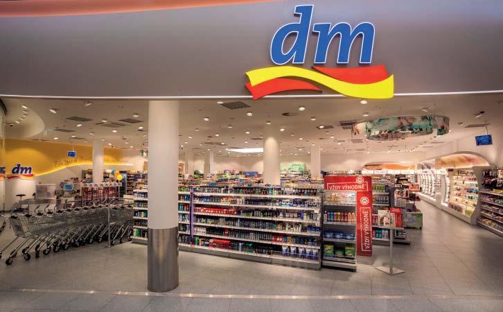OBCHOD Foto: dm drogerie markt Vítězem kategorie Mastercard Obchodník s drogerií a parfumerií 2019 se stala především díky velkému podílu loajálních zákazníků společnost dm drogerie markt.