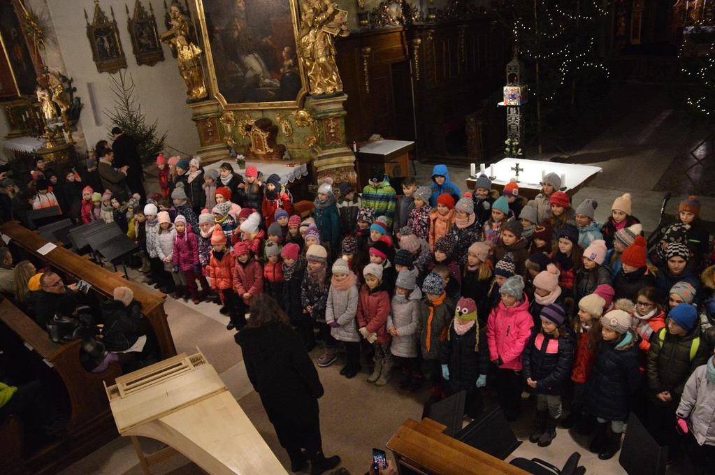 Tříkrálový koncert chrám sv. Jakuba Většího 8. 1. 2019 4. TANEČNÍ OBOR Ve školním roce 2018/2019 probíhala výuka v tanečním oboru pod vedením Bc. Dity Zahálkové a Mgr.