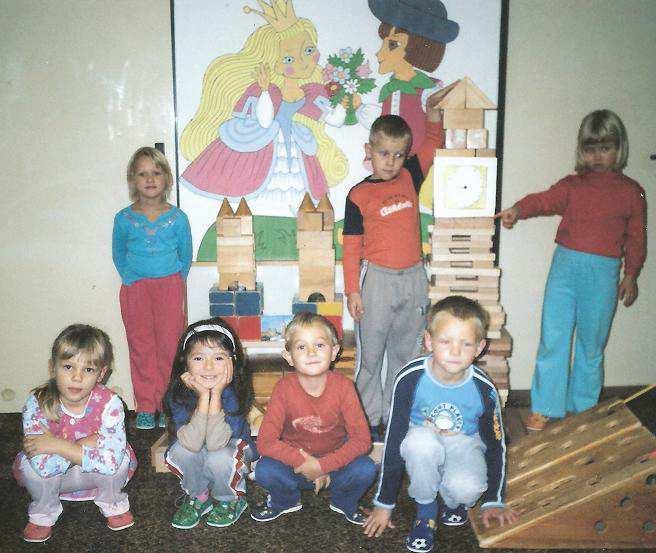 Na mateřské škole pod vedením Ilony Kučerňákové pracují dvě učitelky Jena Vybíralová, Lucie Vybíralová a pracovnice školní jídelny a uklízečka paní Miroslava Vojáčková.