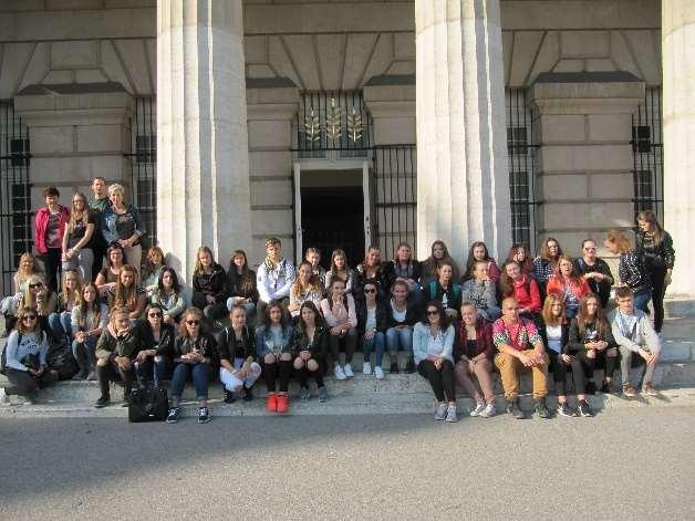 Na závěr školního roku se padesátka studentů ze všech tří