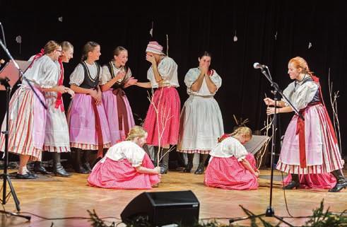 PASKOVSKÝ ZPRAVODAJ VZDĚLÁNÍ / SPOLKY Roztančená Vánoční Ostrava Stačí jediný pohled na nebe a mé oči spatří plynule plující mraky a především měsíc v čase blízkému úplňku.