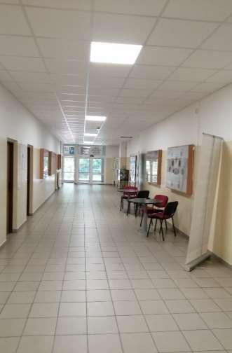 žákům pracovat v reálných podmínkách firmy a řešit ve spolupráci s instruktorem reálné problémy při opravách, pomáhá žákům získat praktické zkušenosti v