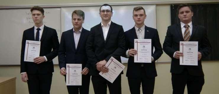 INFORMATIKA - přihlášené práce našich studentů - Vít Staniček Etherial - webový framework, Kryštof Sádlík Router na Raspberry Pi a Pavel Grossman Mobilní aplikace počasí.