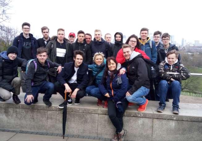 Čtvrtek Den v Londýně zahajujeme fotografií u nultého poledníku observatoře v Greenwich. Pak zamíříme do National Maritime Museum.