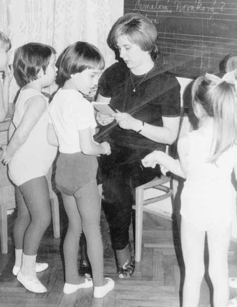 KULTURA NA SLOVÁCKU 11 Modrobílý svět vám pohladí duši VERNISÁŽ Pod rukama Antonie Dostálkové vzniká něžná krása UHERSKÉ HRADIŠTĚ I