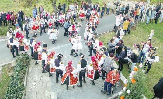 Své umění předvedli mistři tradiční rukodělné výroby zpracovávající dřevo a tak jako každý rok se i letos moštovalo, koštovala čerstvá jablečná šťáva, ale také