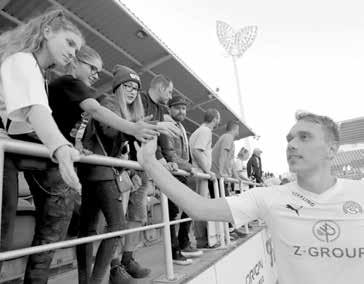 Jenže teď bude mít trenér další důvod nechat mě pro začátek dalšího zápasu na lavičce, směje se dvaatřicetiletý záložník, ale stejně jako každý jiný hráč by rád hrál od začátku.