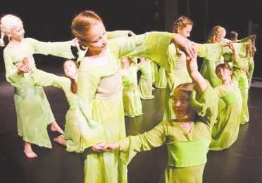 STR. 11 ZUŠKA SLAVÍ 80. VÝROČÍ Pořad Tanec připomene nejvýraznější choreografie BENEFICE S DESMOD Den sportu a světel života proti rakovině v Ostrohu STR.