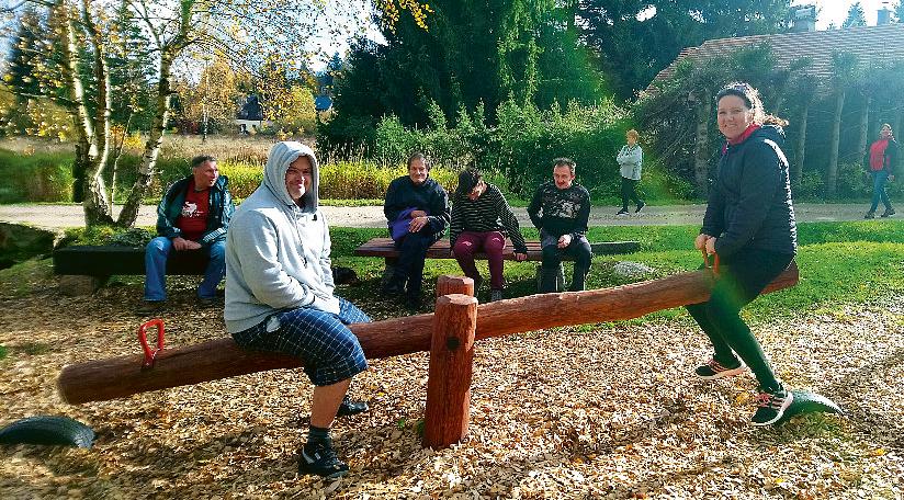 Proběhlo pár pokusů o nástup na zákeřné jezdící schody, ti úspěšní se svezli (někteří i několikrát), ti méně úspěšní se museli spolehnout na sílu vlastních nohou a vystoupat po běžném schodišti.