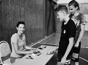Mistryně Evropy v běhu na 400 m, několikanásobná medailistka, účastnice několika olympijských her přivezla dětem ukázat své nejcennější medaile, které si děti mohly vzít do vlastních rukou.
