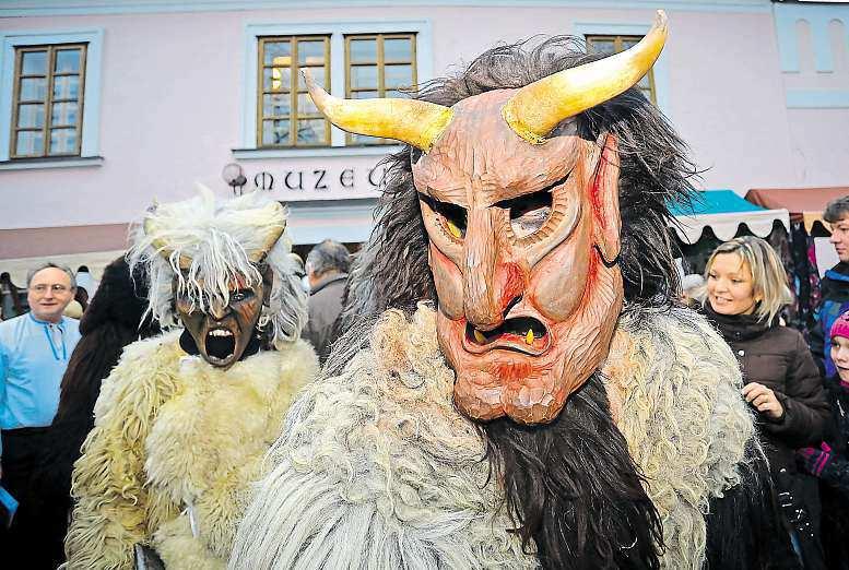 Vsetínsko ČÍSLO 47 ROČNÍK III 12. 12. 2014 Nejčtenějšítýdeník včeskérepublice www.5plus2.cz Kouzlo dřevěných hraček Píšťalky a řehtačky Libora Jurčíka znají i v Japonsku.