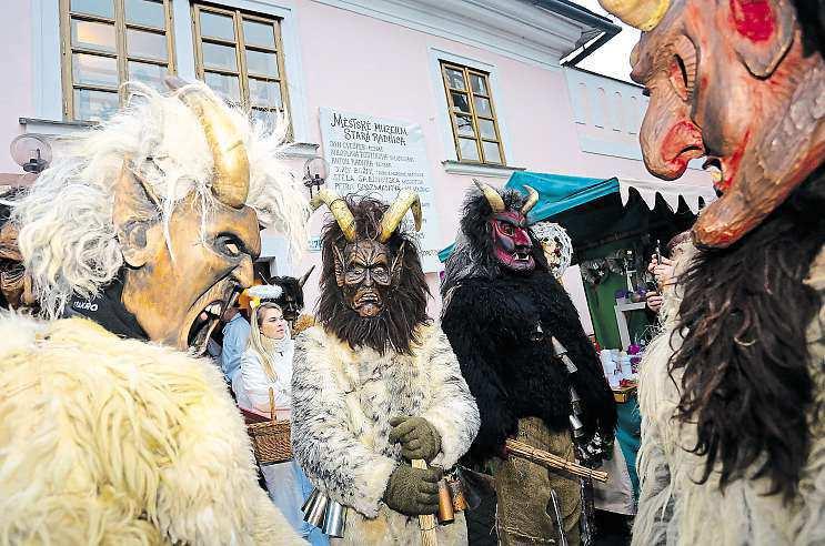 Tak vypadalo vsobotu centrum Valašských Klobouk. Po roce tam znovu vypukl oblíbený Mikulášský jarmek.