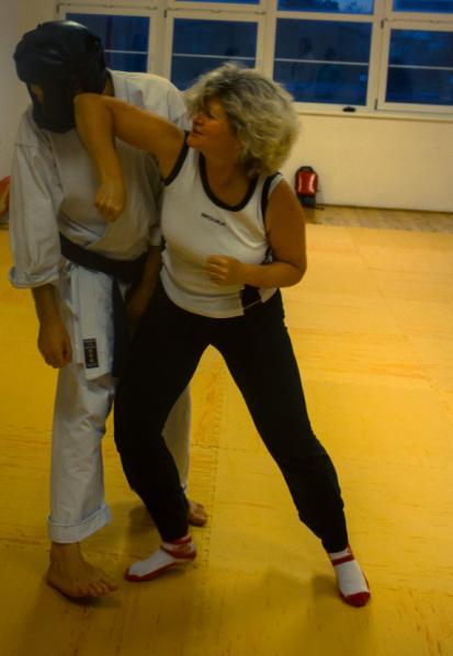 mixed (smíšená družstva). Tímto se kvalifikovala i další družstva (3SB B a 3SB C) do druhé ligy. V halové sezóně vybojoval mužský tým bronz na MČR v kategorii Open.