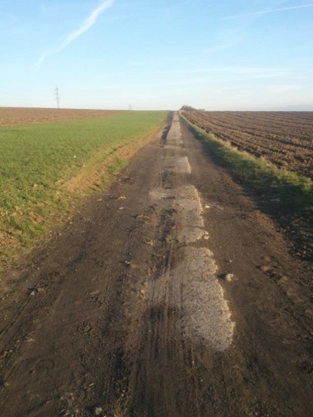 Příloha 7 Pozůstatky železobetonového prahu mezi objekty