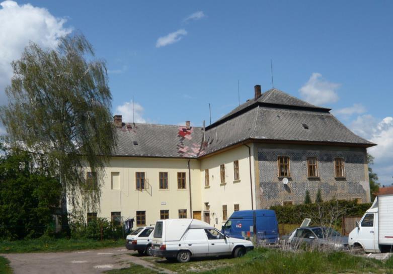 HARRACHOVÉ VE STĚŽERÁCH Již od roku 1632 se datuje příchod Harrachů do Stěžer, kdy horní polovinu obce koupil císařský důstojník, plukovník Otto Bedřich hrabě Harrach.