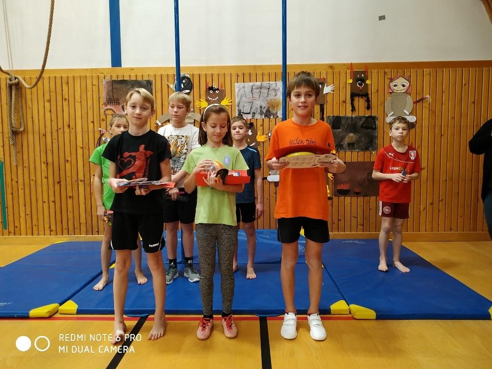 ZPRÁVY ZÁKLADNÍ A MATEŘSKÉ ŠKOLY Čertovský šplh Dne 9. prosince jsme jeli na Čertovský šplh do školy v Drásově. Byli jsme tam zhruba tři hodiny. Každý žák měl dva pokusy.