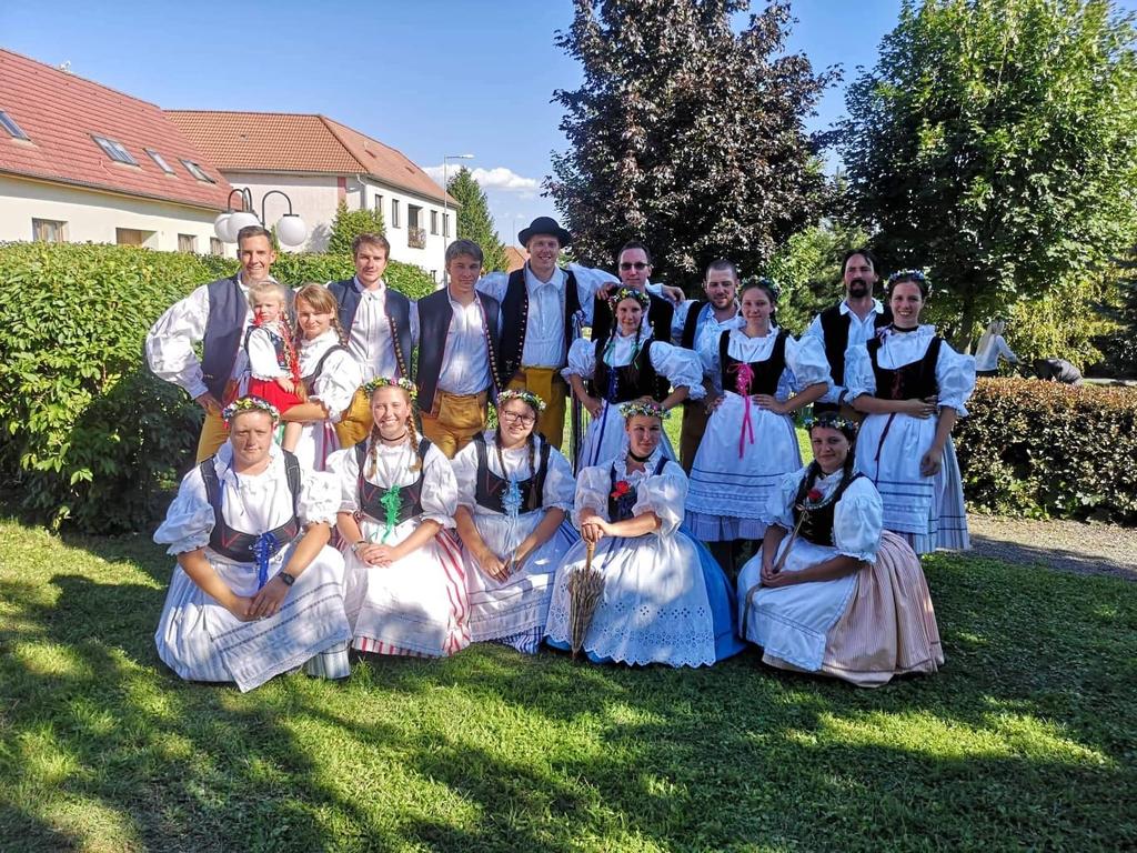 ORGANIZACE A SPOLKY Hodová sezóna čebínské chasy 2019 Přišel prosinec a je tedy nadmíru jasné, že posledním hodům již odzvonilo. I letos jsme absolvovali nespočet přespolních hodů.