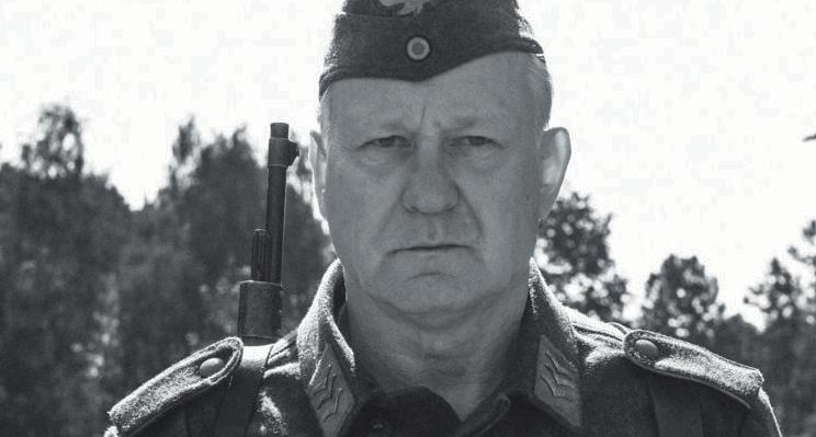 STELLAN SKARSGÅRD HANS HARVEY KEITEL KNĚZ Rodák ze Švédska, který začínal svou hereckou kariéru v divadle, především jako shakespearovský herec.