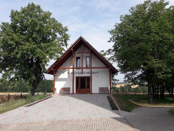 KOMUNITNÍ CENTRUM DŮM FARNÍ RODINY SOBĚŠOVICE Bezplatné sociální poradenství je poskytováno v nově vybudovaném komunitním centru vedle kostela v Soběšovicích.