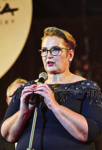 Dále se profiluje v oblasti komplexních dodávek investičních celků v oborech chemického, plynárenského, strojírenského a