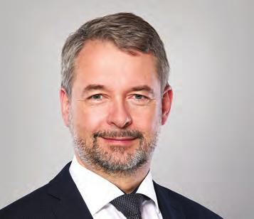 ocenění LUBOMÍR KOVAŘÍK předseda představenstva a prezident společnosti Česká zbrojovka GROUP SE Lubomír Kovařík absolvent Vysoké vojenské letecké školy začínal v armádě jako