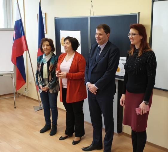 Poděbrady nás doslova chytly za srdce. Přestože počasí nám nepřálo, užili jsme si krásně rozkvetlou kolonádu.