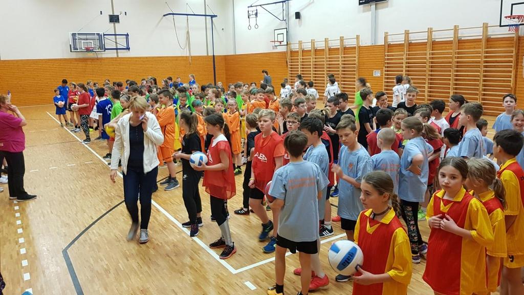 Novoroční vybíjená V lednu proběhl na naší škole Novoroční turnaj ve vybíjené. Vybíjená se hrála podle pravidel sportovní vybíjené. Turnaje se zúčastnili žáci 3., 4., a 5.
