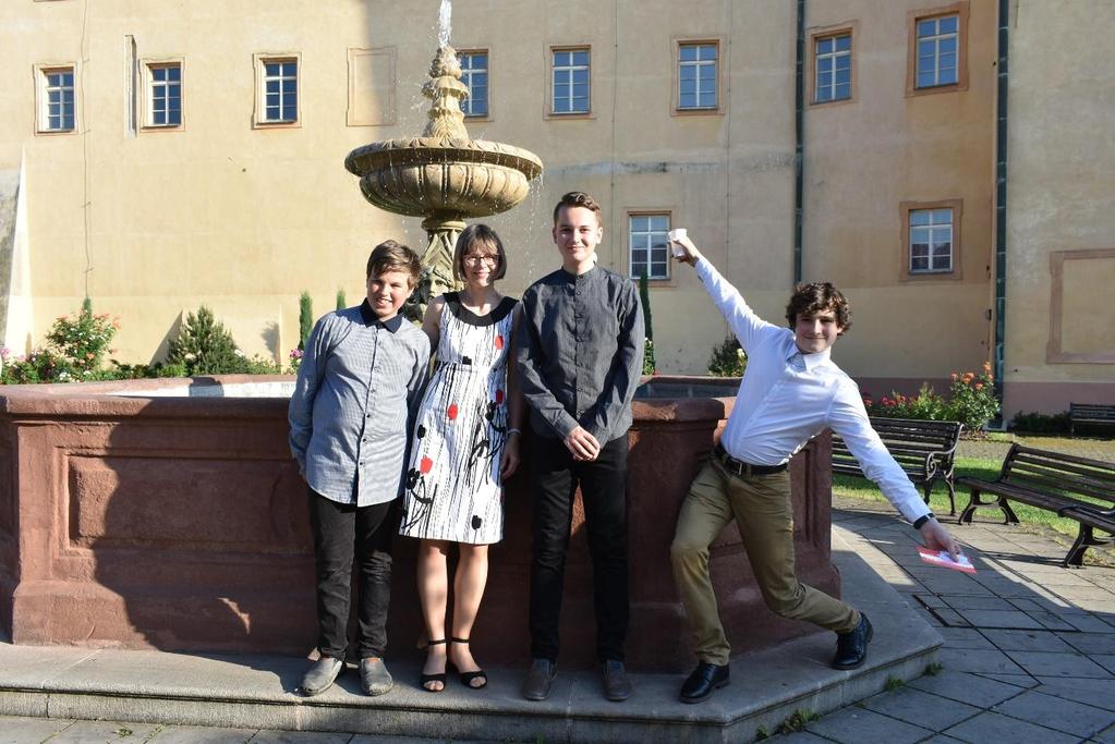 Příběhy našich sousedů Od 1. 1. 2019 probíhal na naší škole a v městě Poděbrady půlroční projekt Příběhy našich sousedů. Jde o projekt ve spolupráci s neziskovou společností Post Bellum.