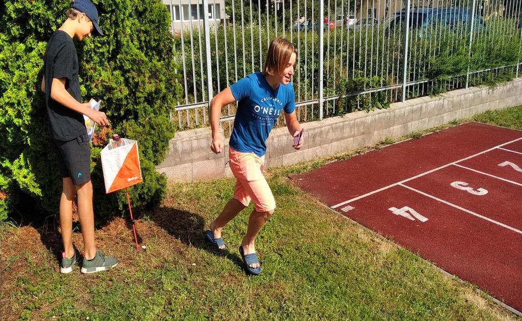 Orientační běh Již potřetí se konala sportovní akce Orientační běh do škol Poděbrady. V rámci akce si žáci vyzkoušeli svojí orientaci v terénu a prověřili své fyzické dovednosti.