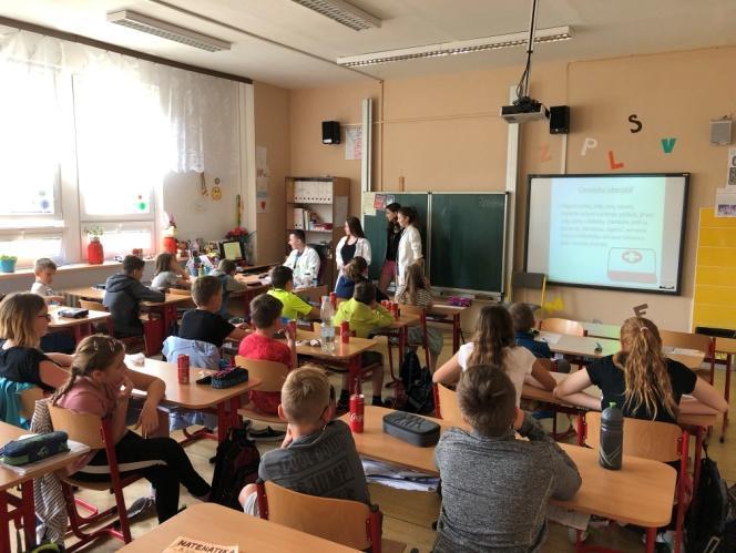 Devítky pro pětky Žáci devátých ročníků připravili v rámci své absolventské práce vyučování pro své spolužáky z pátých ročníků.