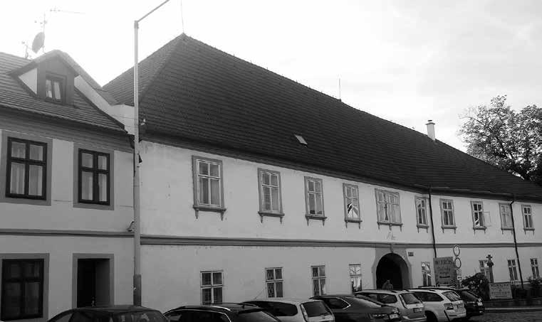 historie 13 Více informací na www.pribehynasichsousedu.cz Amthaus Historie jednoho z nejstarších zbraslavských domů stojí za pozornost. A jeho nájemníci také.