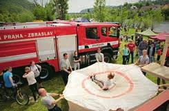 spolky / kultura 17 Více informací na http://www.hasicizbraslav.cz, www.kamiwaza.cz ští hasiči slavili u Vltavy V neděli 19. května 2019 bylo na prosluněné louce U Posledního Kelta živo.