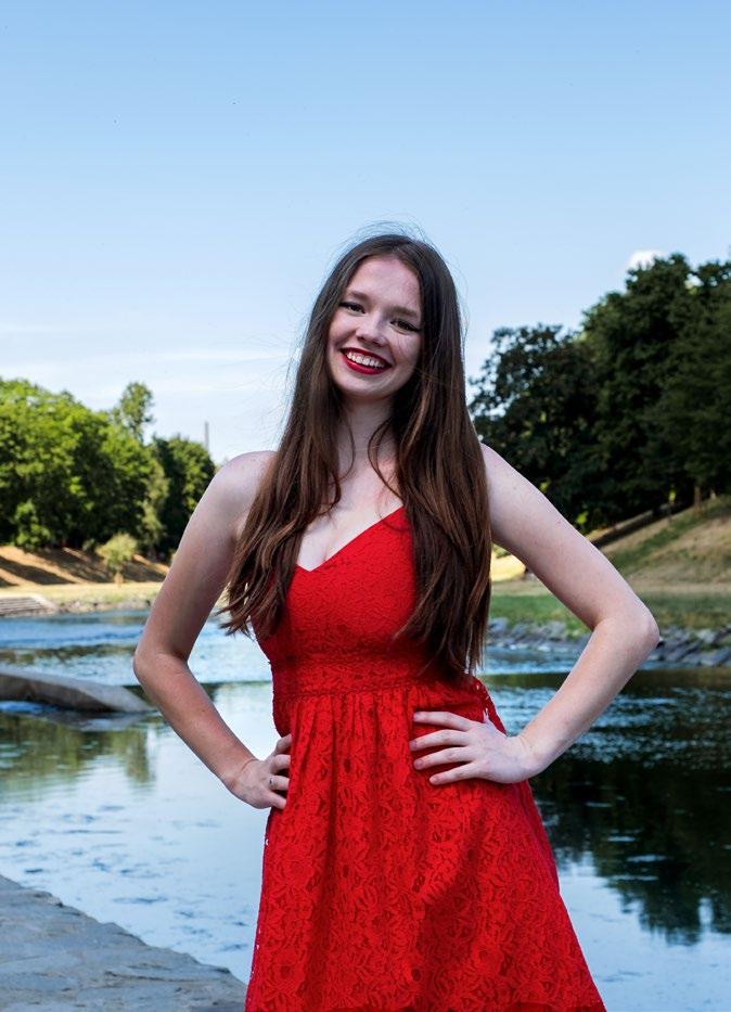 MY VE SVĚTĚ, SVĚT V NÁS 16rubrika > 17 podzim 2019 Učitelkou v Zemi tisíců jezer Na Ostravské univerzitě se meze fantazii nekladou, stejně tak jako cestování a sbírání nových zkušeností.