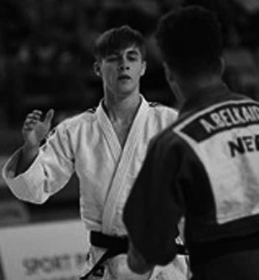 profesionální posilovny v kombinaci s kvalitní stravou je hotový rád pro mladé sportovní legendy. Tréninkový program je vždy stejný 8 až 10 zápasů za trénink, kdy si každý sám volí své soupeře.