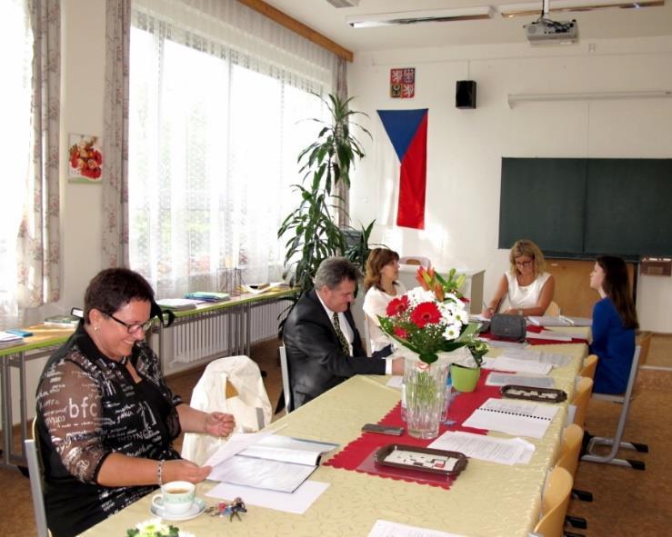 3. Maturitní zkoušky ve školním roce 2018/2019 10. dubna 2019 Písemná práce z českého jazyka a literatury společné části 11. dubna 2019 Písemná práce z cizích jazyků (AJ, FJ) 2. 3.