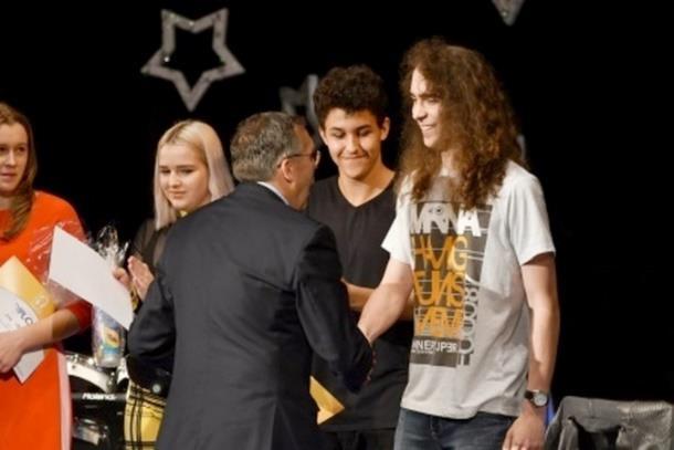 Činnost studentského parlamentu v školním roce 2018/2019 Hlavním úkolem této studentské instituce bylo shromažďování informací a připomínek a jejich následné projednání s vedením školy.