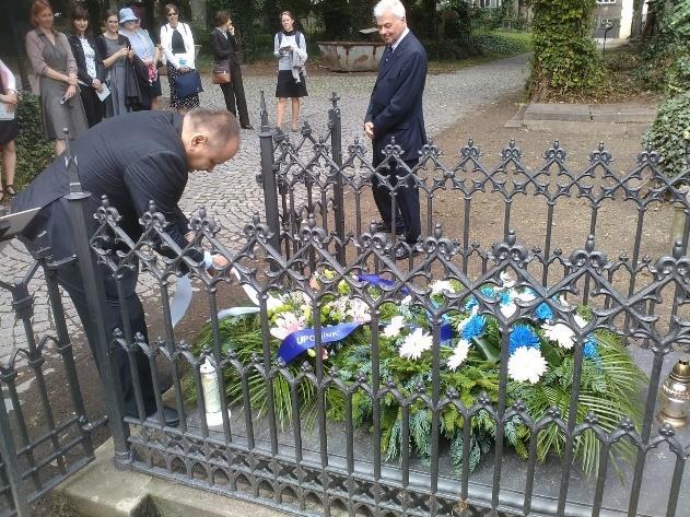 Do sítě škol, předškolních zařízení a školských zařízení bylo Gymnázium, Český Těšín, příspěvková organizace (dále jen gymnázium) zařazeno rozhodnutím MŠMT č. j.12783/96-61-07 ze dne 2.