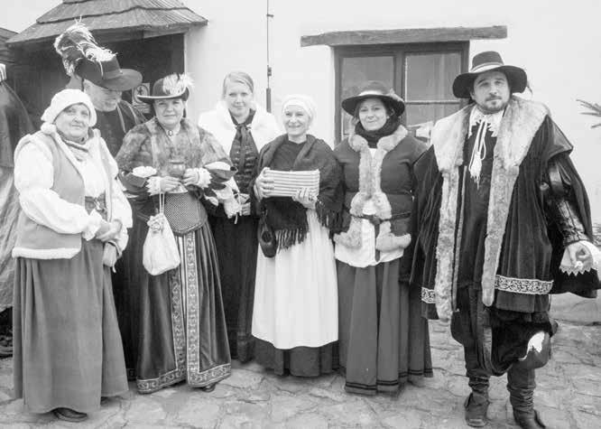 10 KULTURA NA SLOVÁCKU Na Štěpána hradní brána otevřená ŠTĚPÁNSKÁ Vinš a potřesení rukou zapijte slivovicí HRAD BUCHLOV Většina hradů a zámků bývá v zimním období návštěvníkům uzavřena.