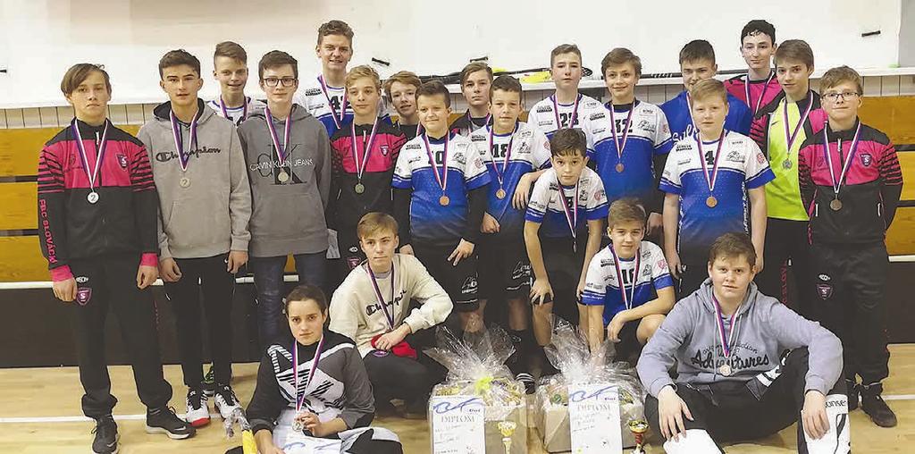 Florbaloví starší žáci FBC Slovácko si na krk pověsili stříbrné medaile, když nestačili jen na suverénní Zlín Lions Florbaloví starší žáci FBC Slovácko na 17.