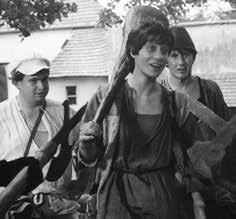 Klasika českého filmového humoru o studentech školou nepovinných (1976). 15:20 Silvestr na přání aneb Čí jsou hory Kavčí 18:00 Události v regionech 18:25 Kde domov můj?
