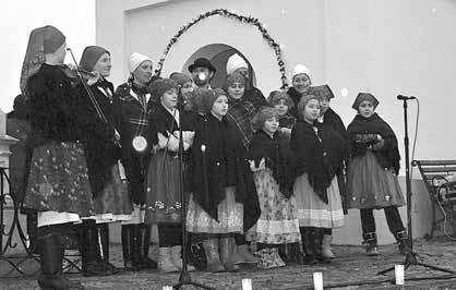 kostela sv. Jana Křtitele v Újezdci stovky lidí. Koncert byl posledním ze tří letošních vánočních koncertů.