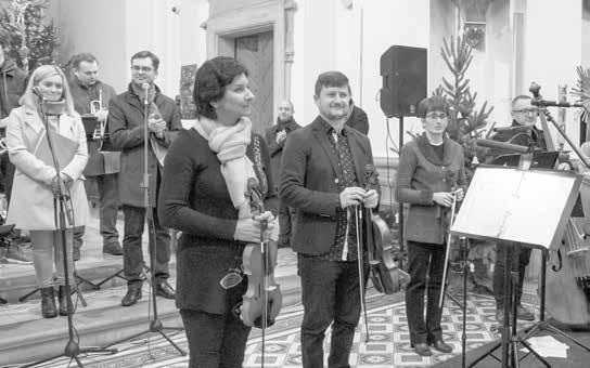 BENEFIČNÍ KONCERTY 27 Výtěžek pomůže uherskobrodské nemocnici s poliklinikou BENEFIČNÍ KONCERT Ředitelka převzala šek s částkou převyšující 157 tisíc UHERSKÝ BROD Opět po roce se ve farním kostele