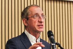 Přenosem jádra z geneticky modifikované buňky do enuklovaného oocytu vytvoří geneticky modifikované embryo, které může být transferováno do dělohy zvířete.