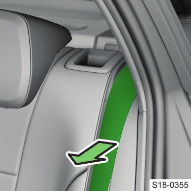 Zádržné systémy a airbagy Dětská autosedačka 39 Řešení problémů Zablokovaný navíječ pásu Uchopte pás uprostřed a plynule za něj zatáhněte ve směru šipky. Přidržujte pás a pomalu ho nechte navinout.