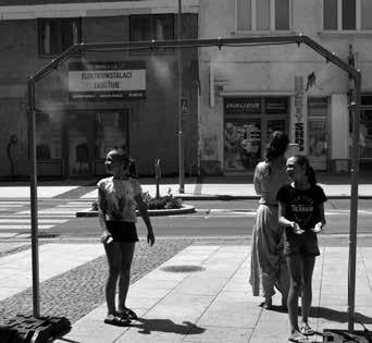 Původně byl plánován provoz stánku do konce června, město se však nakonec rozhodlo v souvislosti s turistickou sezonou a zvýšeným pohybem návštěvníků smlouvu s pivovarem prodloužit, řekl starosta