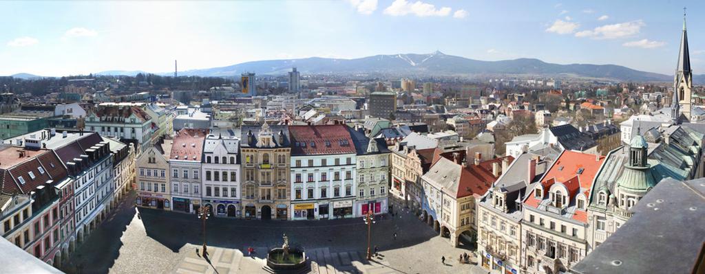 Beneše 1 Tajemník je přímým nadřízeným vedoucích jednotlivých odborů a garantem správních činností vykonávaných odbory v