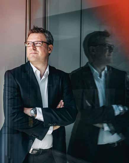 Za druhé transformace interních komunikačních a pracovních procesů a za třetí vývoj nových, digitálních obchodních modelů a způsobů řešení, které budou přesně šité na míru potřebám zákazníků a které