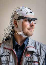 3 SNÍMÁNÍ Brýle Eye-Tracking vizualizují, kde a na jak dlouho spočine pohled řidiče. 3 06 MÉNĚ VÝDAJŮ Nižší náklady na palivo a méně vícenákladů způsobených dopravními zácpami.