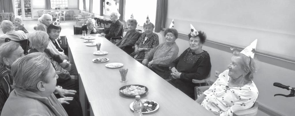 14 Život v Rudné Domov seniorů Rudná Vánoce rychle utekly a my vítáme nový rok! Konec roku jsme oslavili při vánočním a silvestrovském posezení společně s přáteli domova.