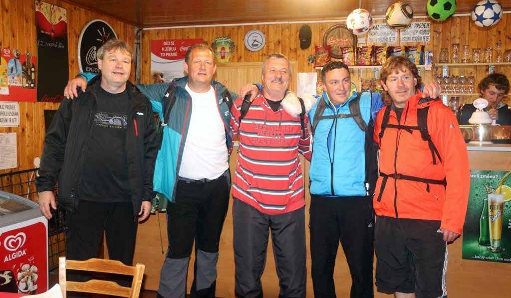 jinak je na každém, jaké tempo zvolí, jestli půjde či poběží). První občerstvení a zastavení bude na 17,5 km v Soběnově a druhé na 37,5 v Rychnově u Nových Hradů a poslední na 52.